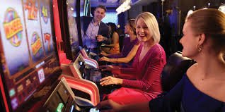Speed Roulette live studio with dealer and spinning wheel at mega88 slot